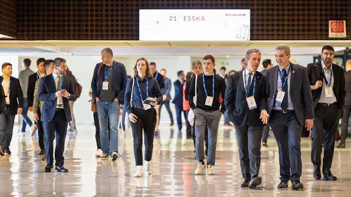 People arriving at the ESSKA Congress
